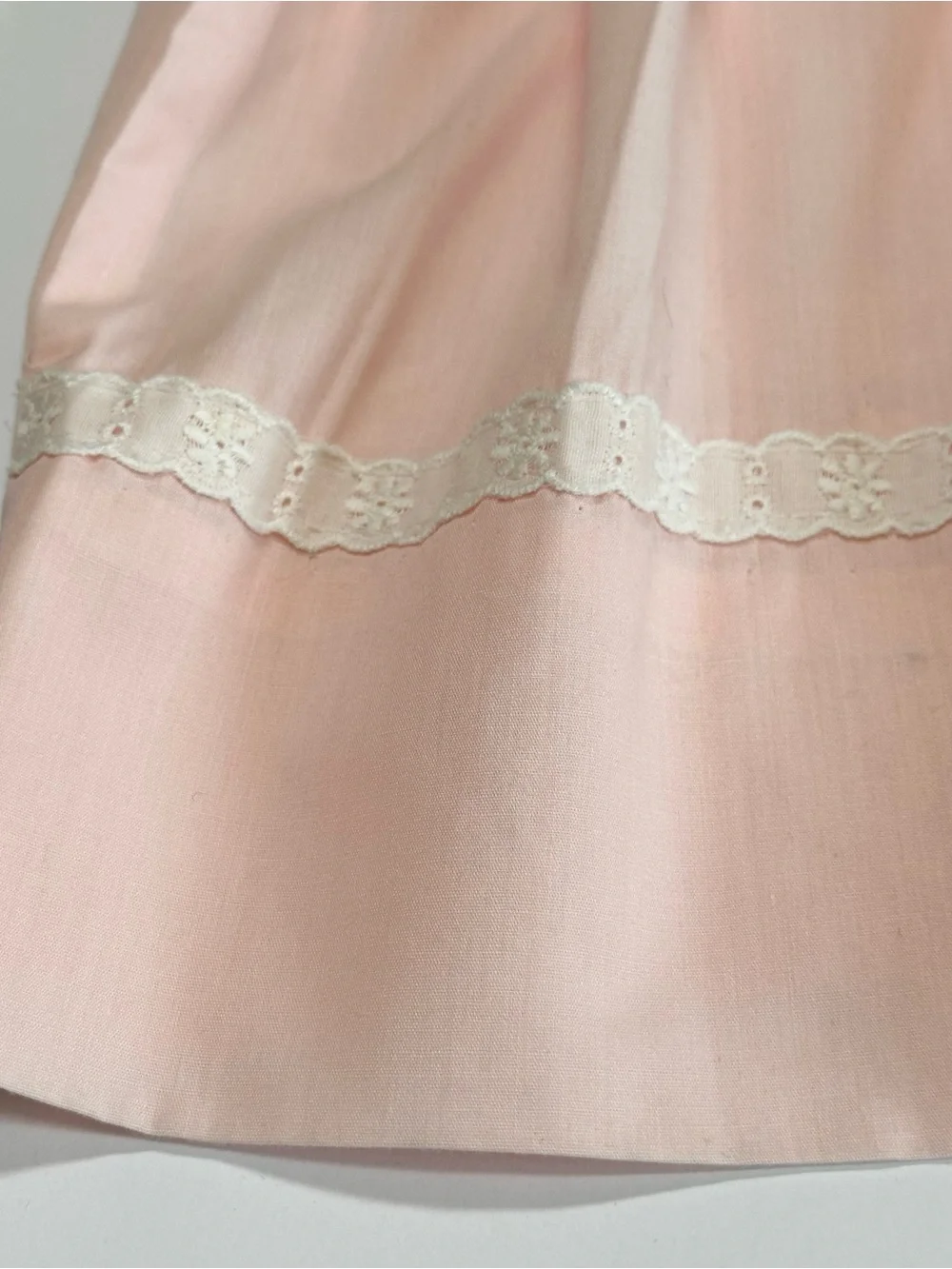 VTG Polly Flinders Girls Lt. Pink Smocked Summer Sundress 24M Lace Shoulder Ties